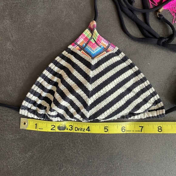 Used excellent condition-Billabong bikini top size large - Picture 9 of 10